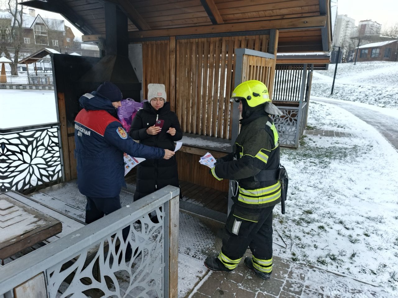 Беседы о правилах безопасности вблизи водоемов в зимнее время года провели в ТиНАО